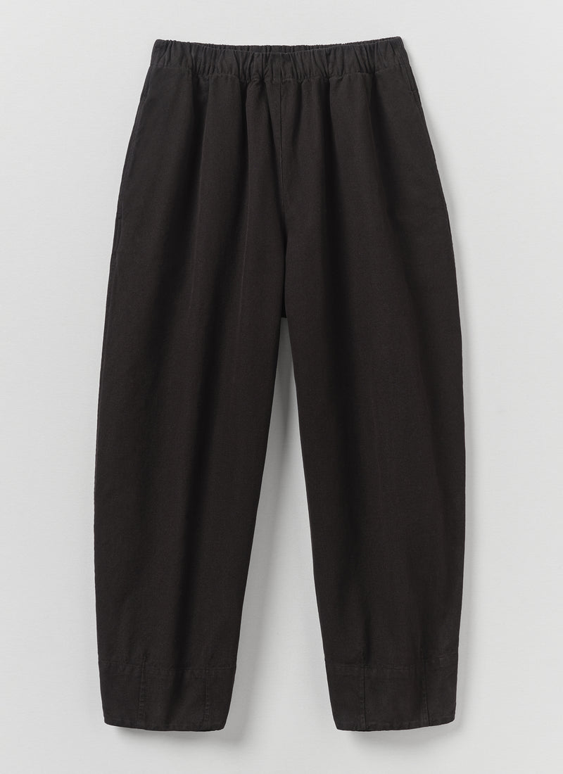 Toast Sculpted Leg Brushed Cotton Canvas Trousers Black pack shot